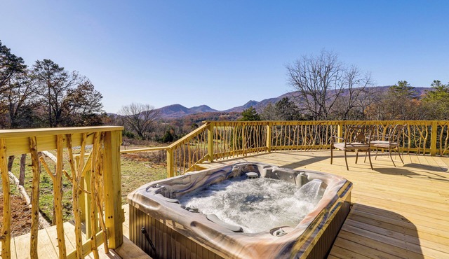 Glamping w/Mountain Views! Newport Yurt Retreat!