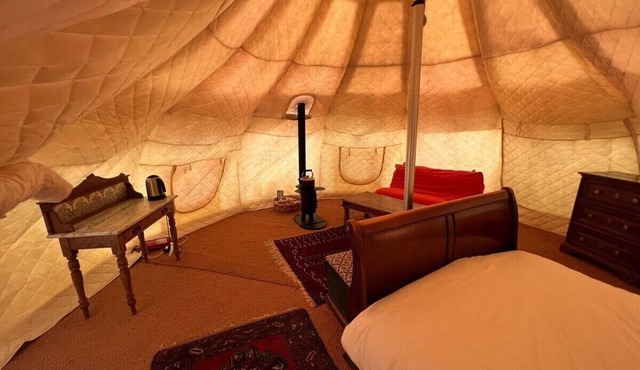 Glamping with wood-fired Hot Tub at Moat Island