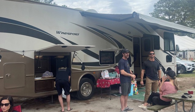 Glamping your way-close to beach in Virginia Beach with AC