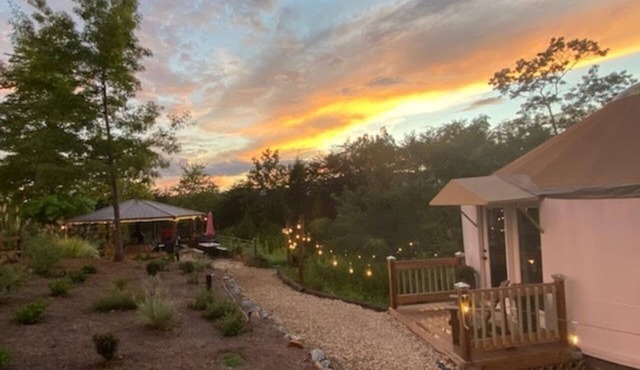 Glamping Yurt + Luxury Bath at Serenity Ridge
