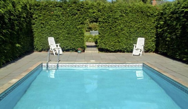 GLAN CLWYD ISA - CAE CALED COTTAGE, pet friendly in Bodfari