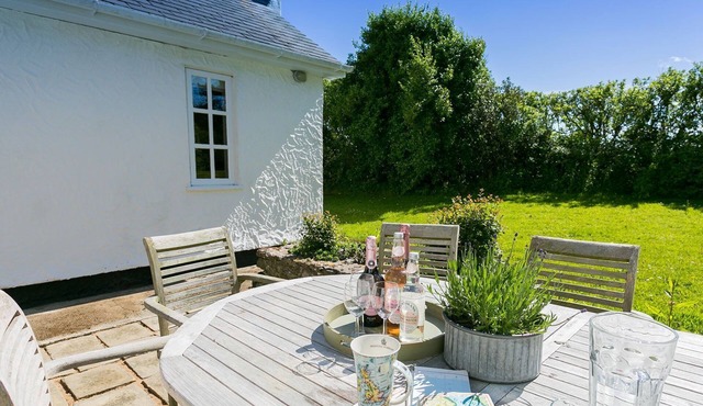 Glan Gors Felin - sleeps 8 guests in 4 bedrooms