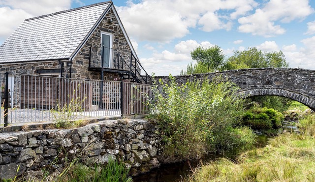 GLAN NUG BACH, pet friendly, with a garden in Rhydlydan