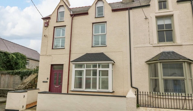 GLANFFRWD - NEFYN, pet friendly, character holiday cottage in Nefyn