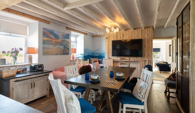 Glanllyn Bach: Superb Anglesey holiday let, Snowdonia views