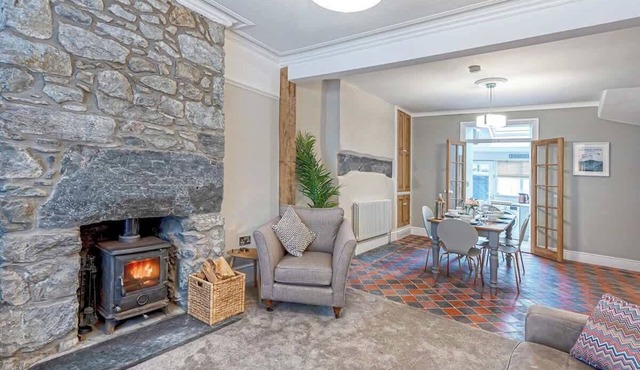 Glanrhyd Dolgellau · Stylish Central Townhouse + Parking & Bike Storage