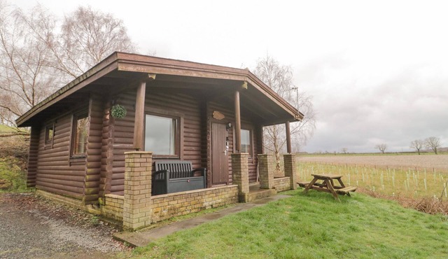 GLANTON, pet friendly, character holiday cottage in Longframlington