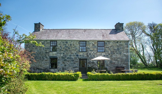 Glasfryn Fawr - sleeps 10 guests in 5 bedrooms
