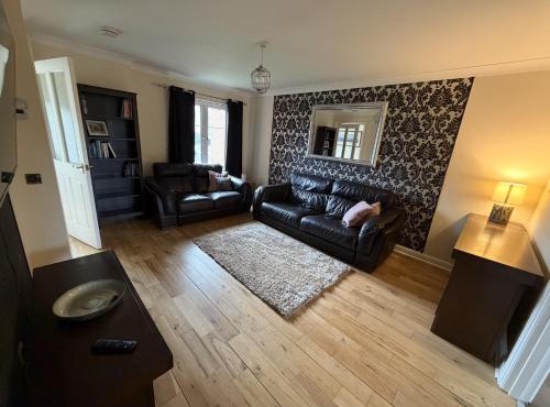 Glasgow Central - Entire house - Free Parking , Free super fast Wifi , Private garden & Parking security