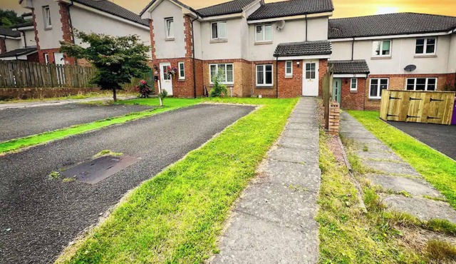 Glasgow Central - Free Parking & , Free high speed internet , Private garden