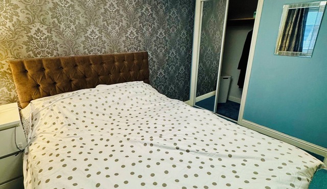 Glasgow Guest House free 2 car parking nFree WIFi Main Door House