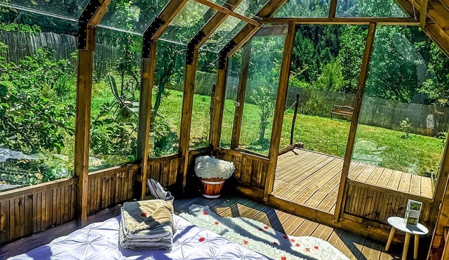 Glass chalet under a shower of stars