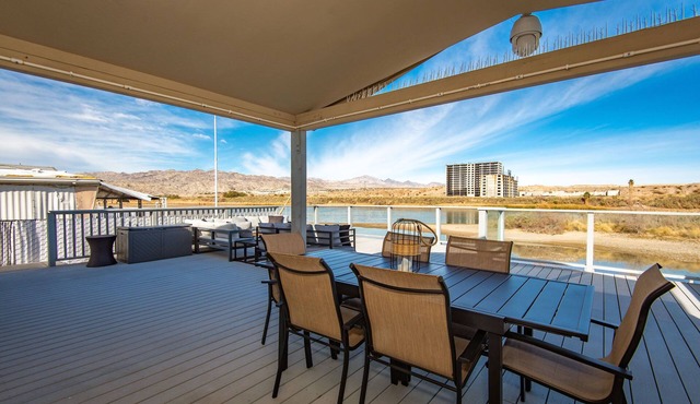 Glass deck, dogs, sandy beach, private dock