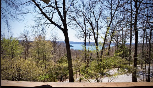 Glass Front Cabin w/Stunning Lake View - 2 Bedroom/2 Bath