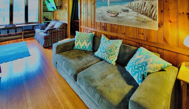 Glass Tile Cottage: Classic Bayfield Cottage Across The Road From The Lake!