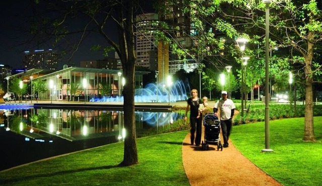 ★ Glass Walls| Heart of Houston | Free Breakfast| Walk-able ★