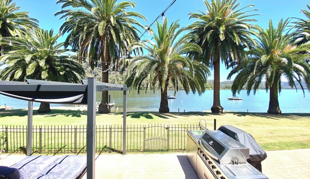 Glasshouse on the River is Pet Friendly, bring your boat or jet-ski