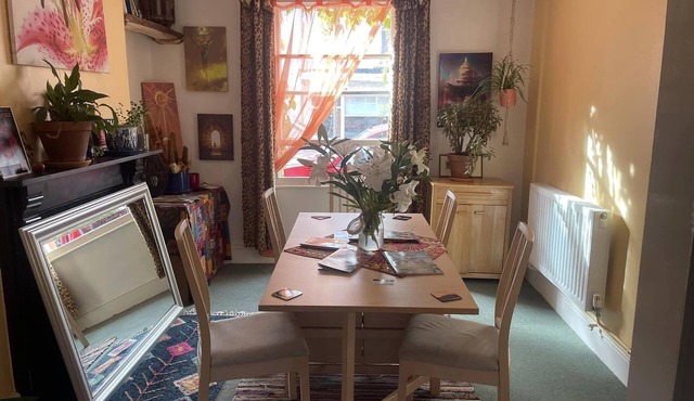 Glastonbury 2-Bed House, Sleeps 6 & Pet Friendly