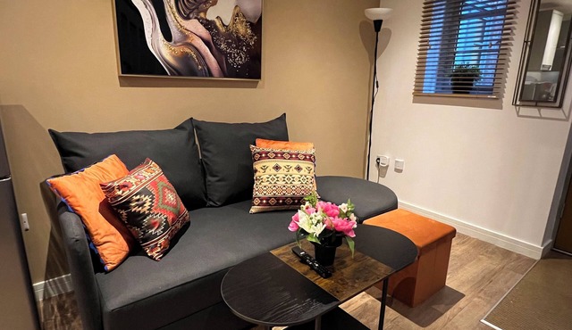 Glastonbury Mystic Vault - 1 Bedroom Split Level, Sleeps 3