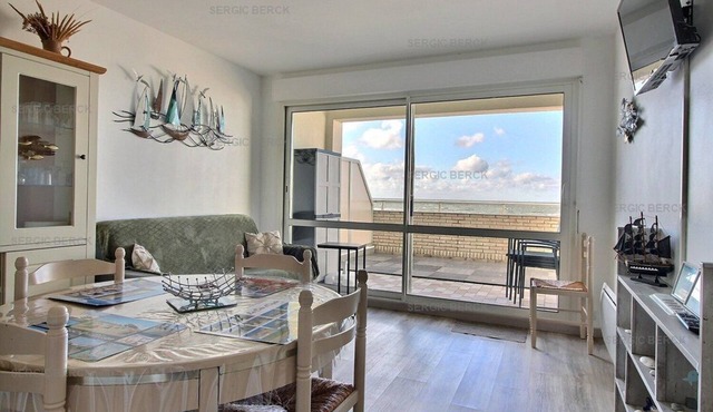 GLB106 : Appt 4 pers, Ideally located with terrace facing the sea private parking