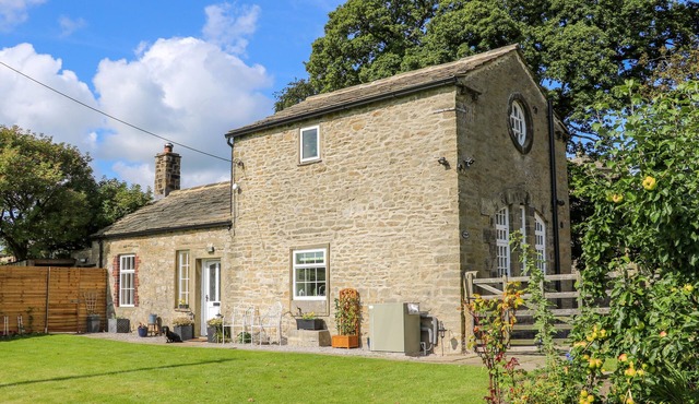 GLEBE COTTAGE, family friendly, character holiday cottage in Skipton