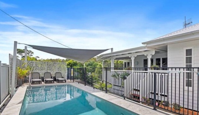 Glebe Cottage with swimming pool. Pet friendly with lots of space to run.