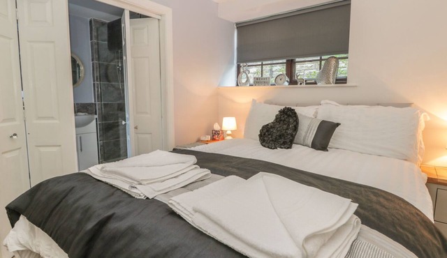 Glebe Hall Apartment