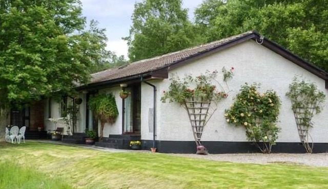 GLEN AFFRIC VIEW AT HILL HOUSE, family friendly in Cannich