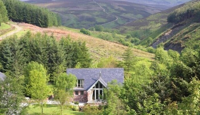 GLEN CRUICK, pet friendly, luxury holiday cottage in Kirriemuir