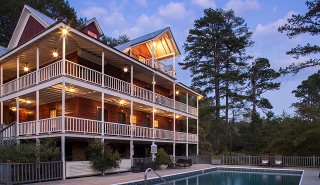 Glen-Ella Springs Hotel & Restaurant