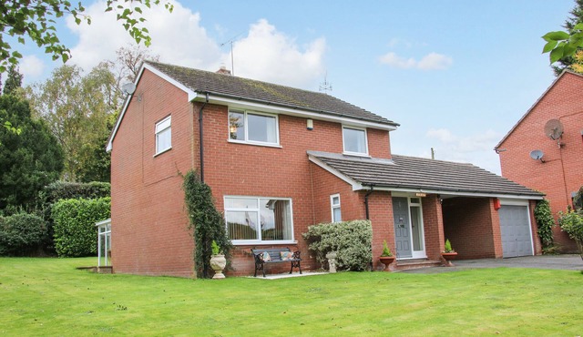 GLEN HELEN, family friendly, with a garden in Madeley