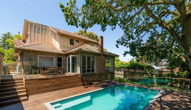 Glen Iris Road (Heated Pool)