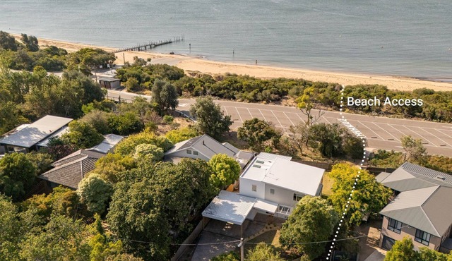 Glen Isla Seaside - stunning water views from the deck