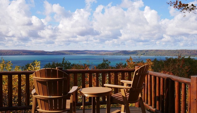 Glen Light Cabin Ridge-Top Retreat with Glen Lake Views - Glen Arbor