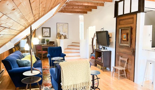 Glen Margaret Lake Loft Guest House