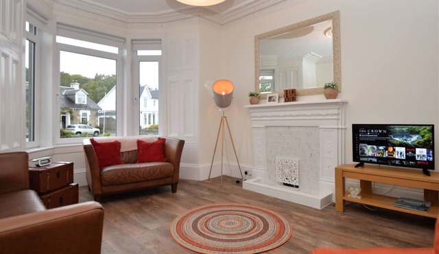 Glen Oirig, upper level apartment with sea views