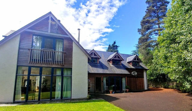 Glenardle Lodge-spacious and stylish woodland retreat+hot tub