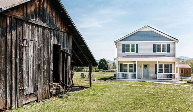 Glenbrae- Luxury 5br Farmhouse, Mountain Views, just off 151