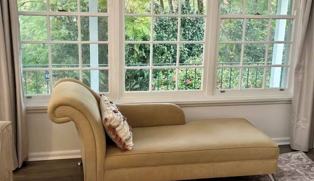 Glenbrook Bluegum Hideaway (sleeps 6) - pet friendly. Your home away from home