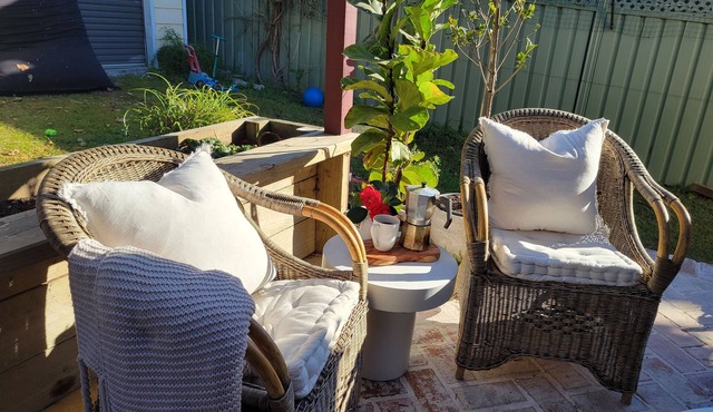 Glenbrook Cottage: Charming Mountains Getaway on the Lagoon