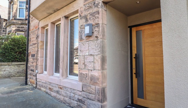 GLENCOE HOUSE, pet friendly, luxury holiday cottage in Wooler