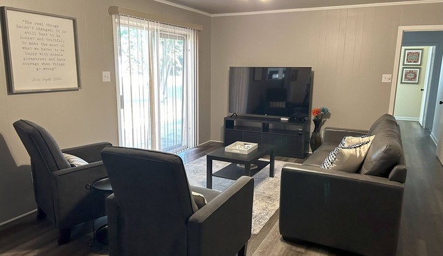 Glencrest: Charming Home in the Heart of Longview!