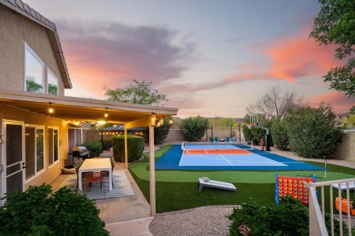 Glendale Getaway - Pool Court Theater Game Room