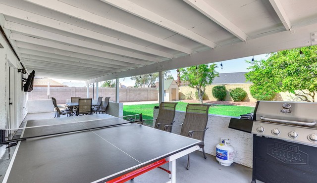 Glendale Home w/Pool, Basketball + BBQ!