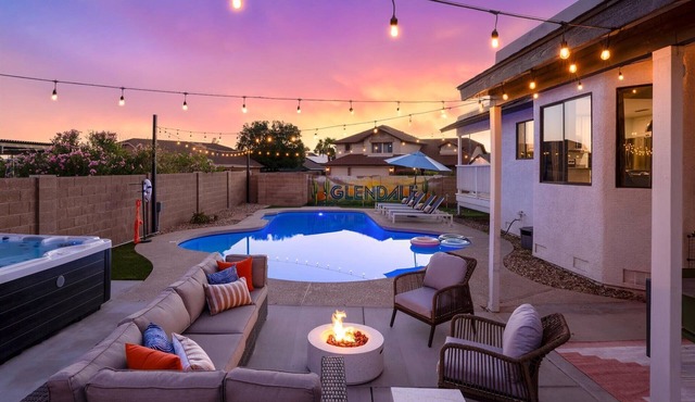 Glendale Nights: Sleeps 20 | Pool, HotTub, & Games