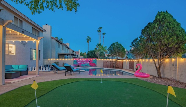 Glendale Resort Estate, Pool, Theater, Game Room, Golf & Much More, 20 Guests