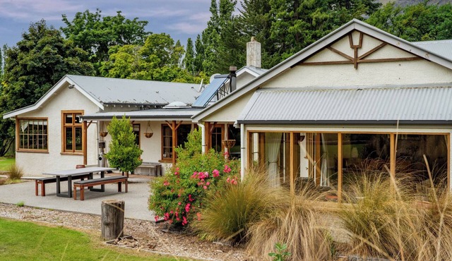 Glendhu Station Homestead - Glendhu Bay Home
