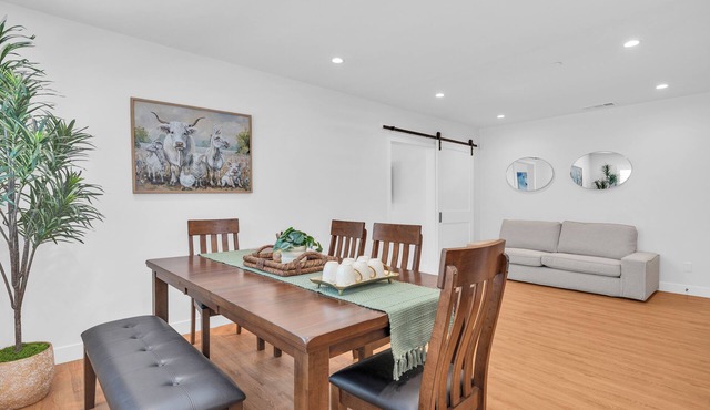 Glendora Route 66 Home Newly Renovated Spacious 4-bedroom with 6 bathrooms