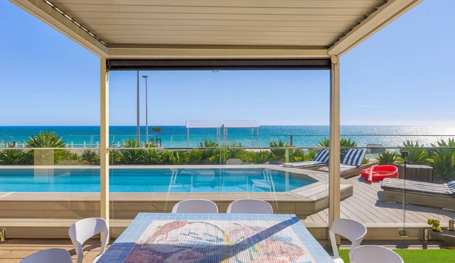 Glenelg Beach House With Private Beachfront Pool