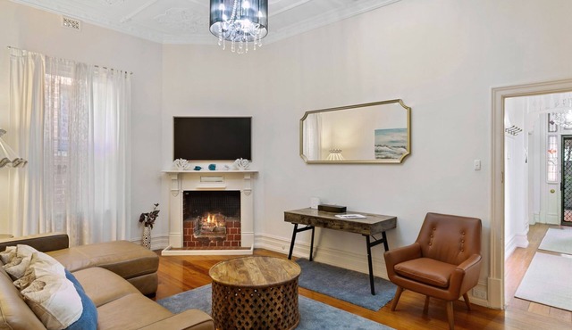 Glenelg Cottage by Marina